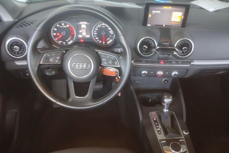 Used Audi A3 2020 Restyled Sportback 35 TFSI Entry-Level China VI Emission Standard Steering Wheel