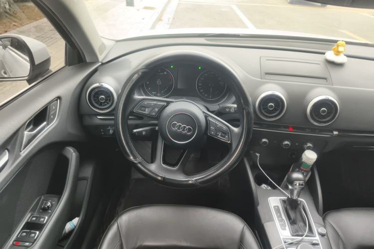 Used Audi A3 2020 Sportback 35 TFSI Fashion Edition China VI Emission Standard Steering Wheel