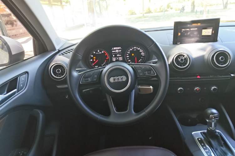 Used Audi A3 2020 Restyled Limousine 35 TFSI Ambition Version China VI Steering Wheel