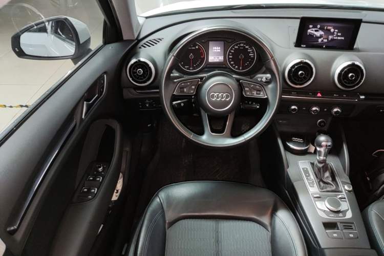 Used Audi A3 2020 Limousine 35 TFSI Fashion Edition China VI Emission Standard Steering Wheel