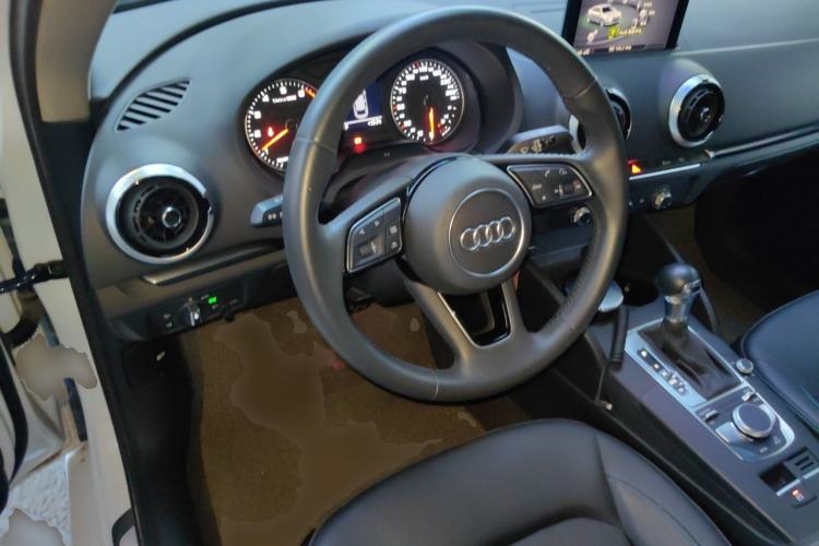 Used Audi A3 2020 Limousine 35 TFSI Fashion Edition China VI Emission Standard Steering Wheel