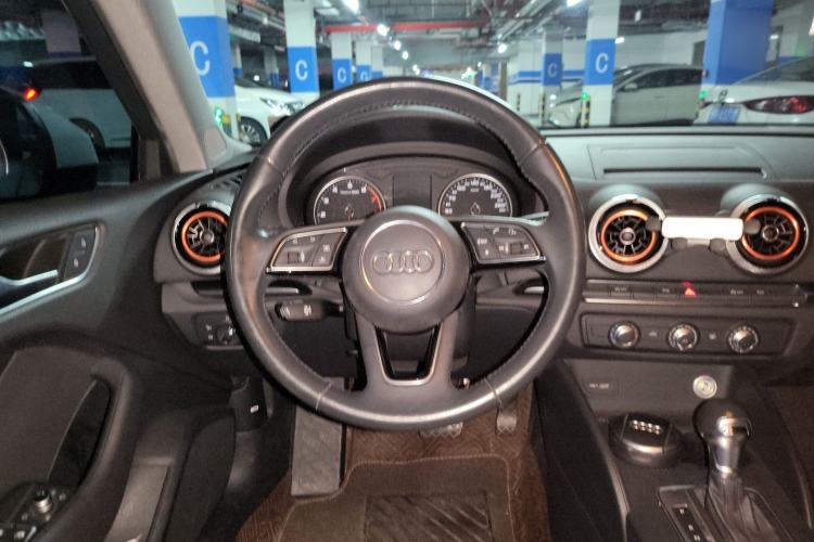 Used Audi A3 2020 Sportback 35 TFSI Fashion Edition China VI Emission Standard Steering Wheel