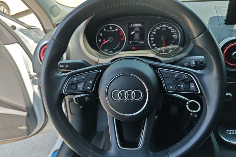 Used Audi A3 2020 Sportback 35 TFSI Fashion Edition China VI Emission Standard Steering Wheel