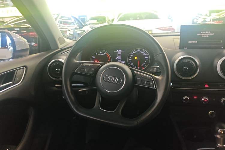 Used Audi A3 2020 Limousine 35 TFSI Fashion Edition China VI Emission Standard Steering Wheel