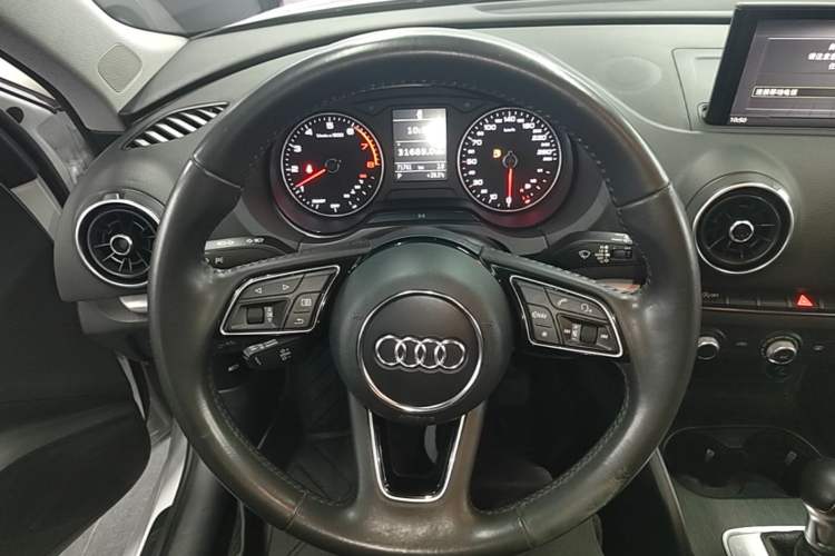 Used Audi A3 2020 Restyled Sportback 35 TFSI Entry-Level China VI Emission Standard Steering Wheel