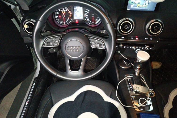 Used Audi A3 2020 Sportback 35 TFSI Fashion Edition China VI Emission Standard Steering Wheel