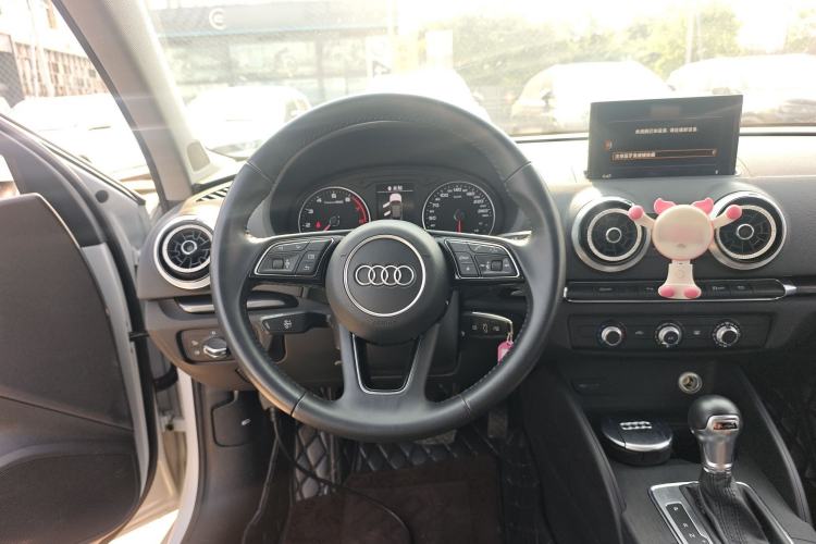 Used Audi A3 2020 Limousine 35 TFSI Fashion Edition China VI Emission Standard Steering Wheel
