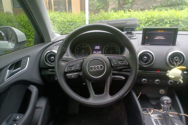 Used Audi A3 2020 Sportback 35 TFSI Fashion Edition China VI Emission Standard Steering Wheel