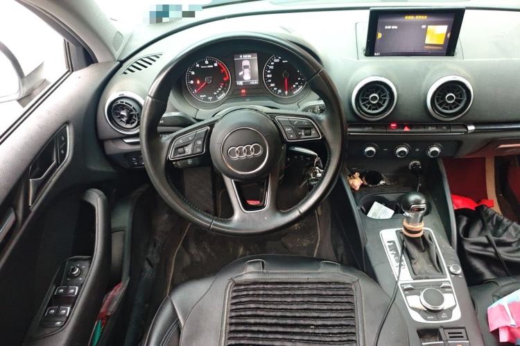 Used Audi A3 2020 Sportback 35 TFSI Fashion Edition China VI Emission Standard Steering Wheel