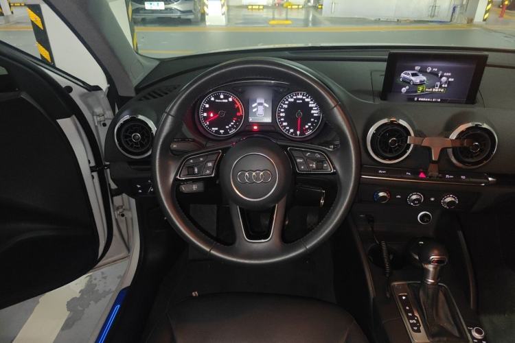 Used Audi A3 2020 Sportback 35 TFSI Fashion Edition China VI Emission Standard Steering Wheel