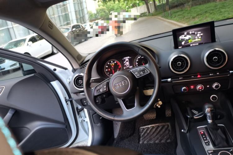 Used Audi A3 2020 Limousine 35 TFSI Fashion Edition China VI Emission Standard Steering Wheel