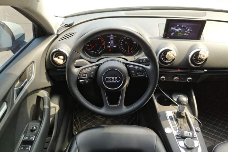 Used Audi A3 2020 Limousine 35 TFSI Fashion Edition China VI Emission Standard Steering Wheel