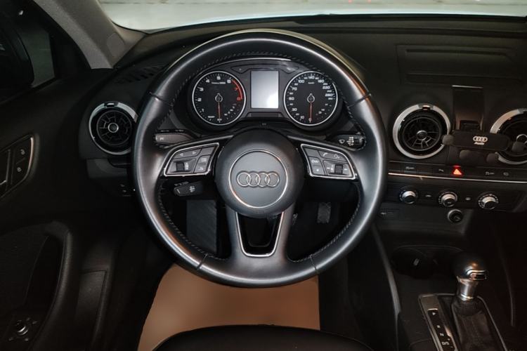 Used Audi A3 2020 Limousine 35 TFSI Fashion Edition China VI Emission Standard Steering Wheel