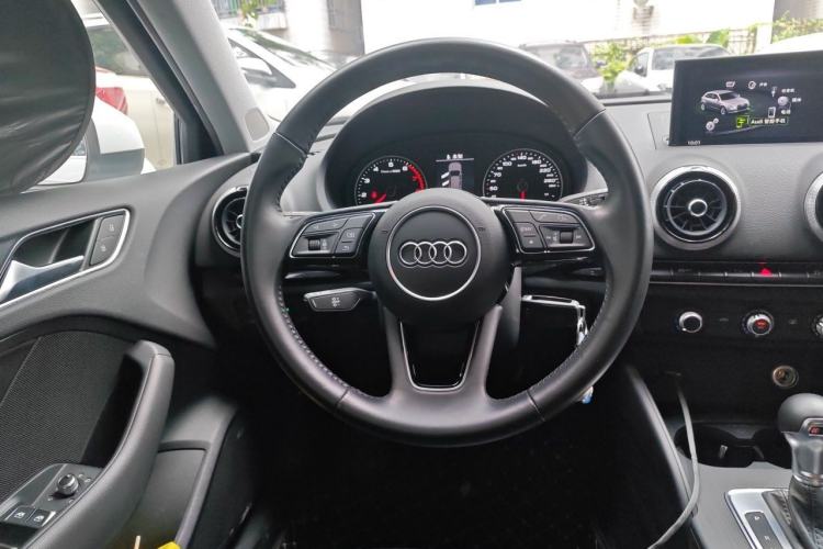 Used Audi A3 2020 Sportback 35 TFSI Fashion Edition China VI Emission Standard Steering Wheel