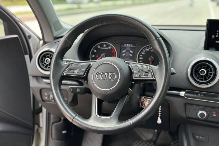 Used Audi A3 2020 Limousine 35 TFSI Fashion Edition China VI Emission Standard Steering Wheel