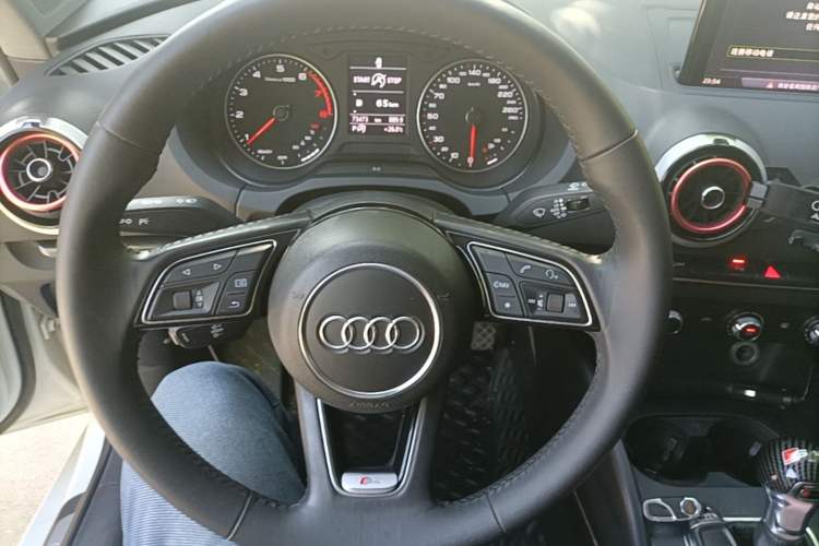 Used Audi A3 2020 Limousine 35 TFSI Fashion Edition China VI Emission Standard Steering Wheel