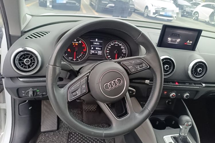 Used Audi A3 2020 Sportback 35 TFSI Fashion Edition China VI Emission Standard Steering Wheel