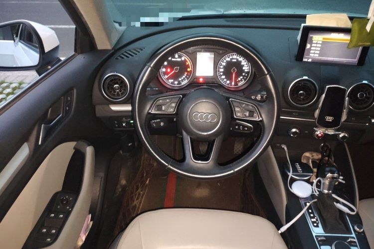 Used Audi A3 2020 Restyled Sportback 35 TFSI Entry-Level China VI Emission Standard Steering Wheel