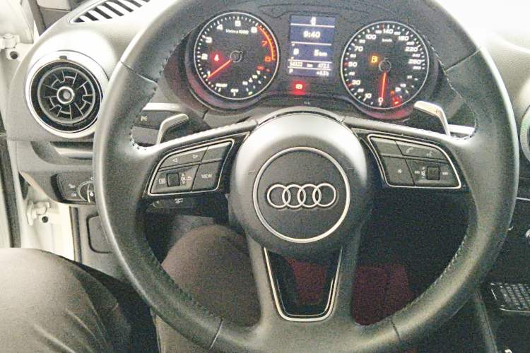 Used Audi A3 2020 Sportback 35 TFSI Fashion Edition China VI Emission Standard Steering Wheel