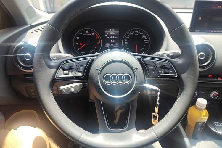 Used Audi A3 2020 Sportback 35 TFSI Fashion Edition China VI Emission Standard Steering Wheel