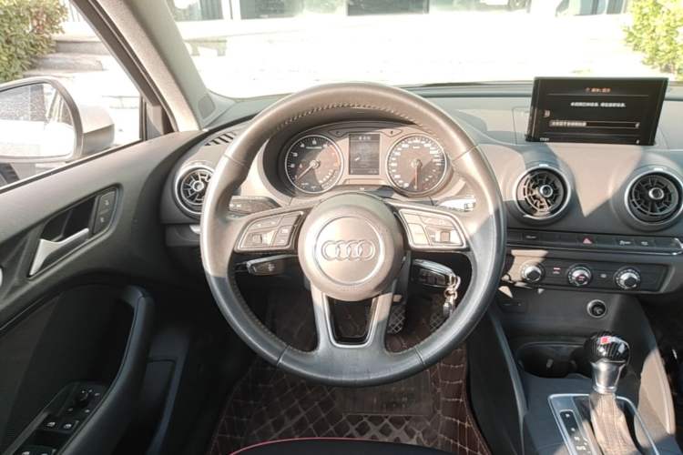 Used Audi A3 2020 Restyled Sportback 35 TFSI Entry-Level China VI Emission Standard Steering Wheel