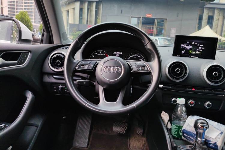 Used Audi A3 2020 Limousine 35 TFSI Fashion Edition China VI Emission Standard Steering Wheel