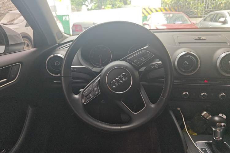 Used Audi A3 2020 Sportback 35 TFSI Fashion Edition China VI Emission Standard Steering Wheel