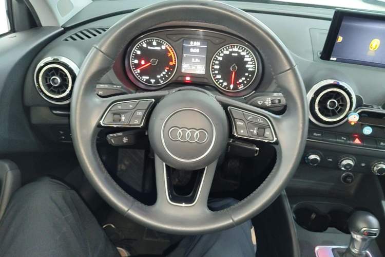 Used Audi A3 2020 Limousine 35 TFSI Fashion Edition China VI Emission Standard Steering Wheel