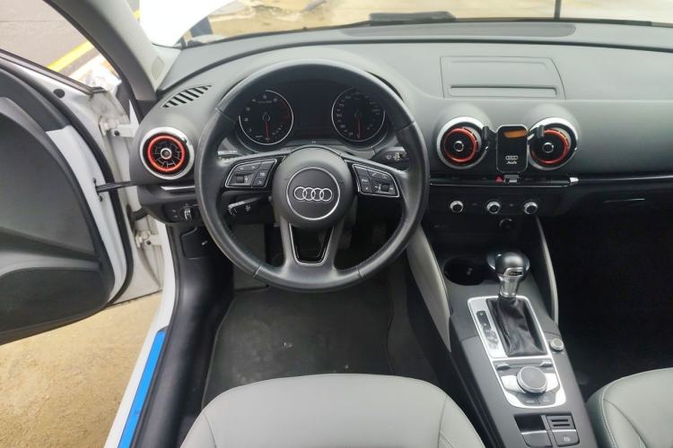 Used Audi A3 2020 Sportback 35 TFSI Fashion Edition China VI Emission Standard Steering Wheel
