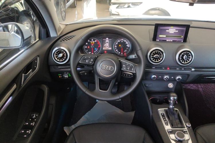 Used Audi A3 2020 Limousine 35 TFSI Fashion Edition China VI Emission Standard Steering Wheel