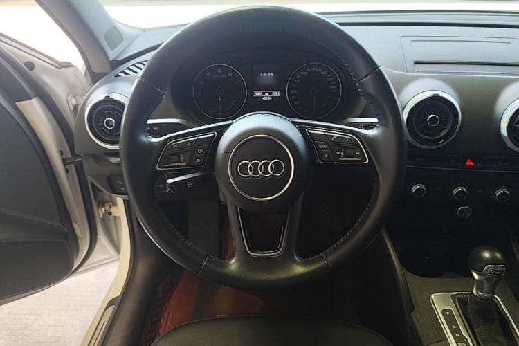Used Audi A3 2020 Sportback 35 TFSI Fashion Edition China VI Emission Standard Steering Wheel