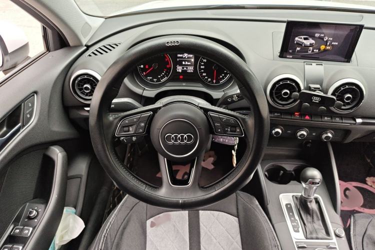 Used Audi A3 2020 Limousine 35 TFSI Fashion Edition China VI Emission Standard Steering Wheel