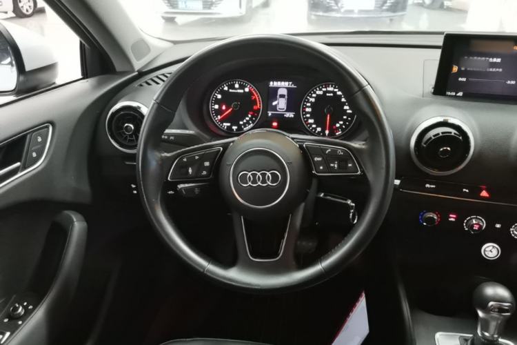 Used Audi A3 2020 Sportback 35 TFSI Fashion Edition China VI Emission Standard Steering Wheel