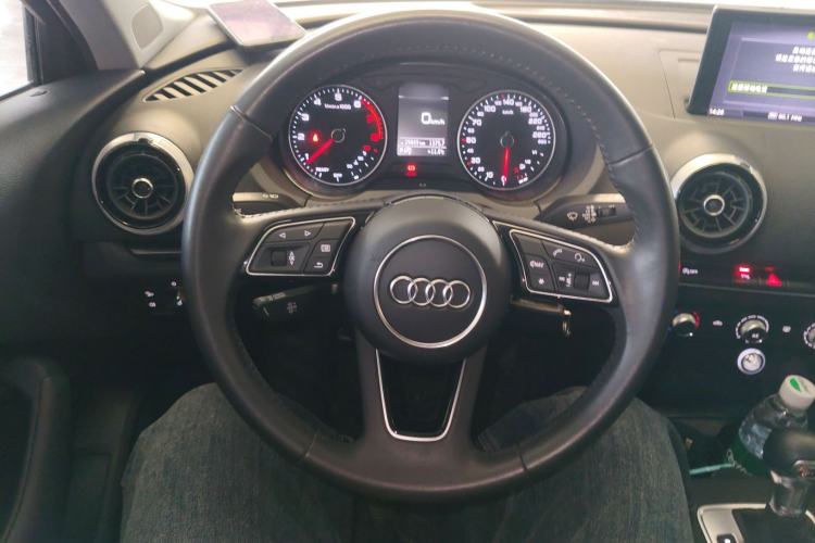 Used Audi A3 2020 Sportback 35 TFSI Fashion Edition China VI Emission Standard Steering Wheel