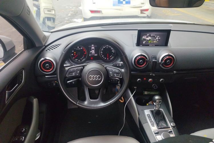 Used Audi A3 2020 Sportback 35 TFSI Fashion Edition China VI Emission Standard Steering Wheel