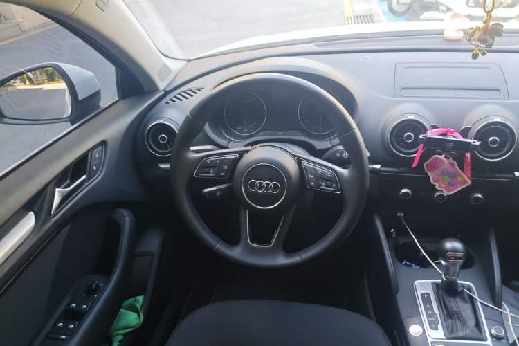 Used Audi A3 2020 Limousine 35 TFSI Style Edition China VI Emission Standard Steering Wheel