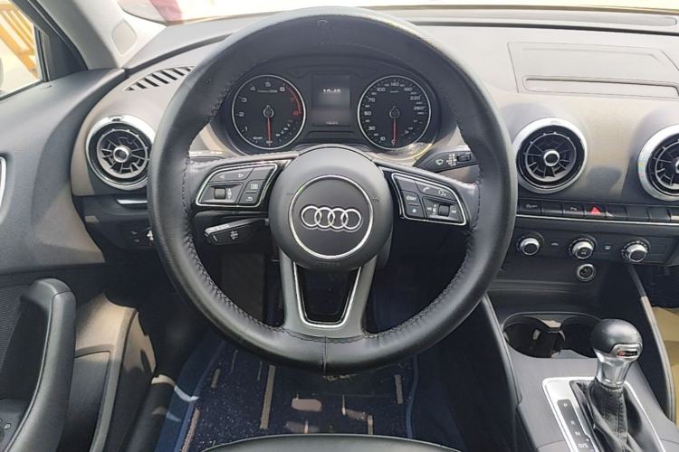 Used Audi A3 2020 Sportback 35 TFSI Fashion Edition China VI Emission Standard Steering Wheel