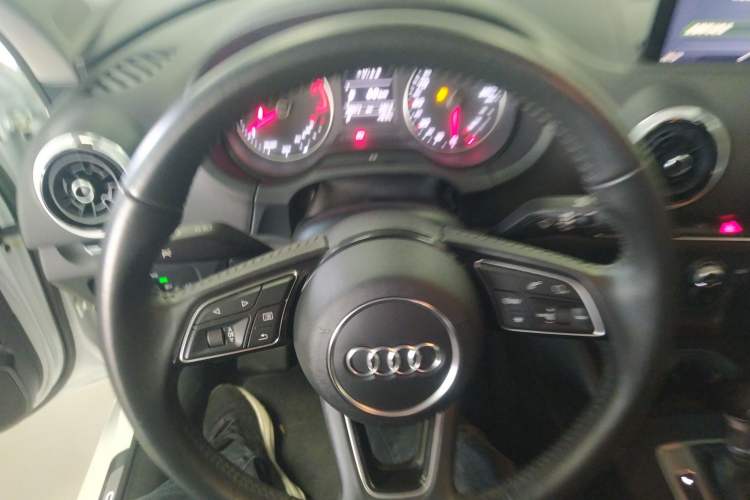 Used Audi A3 2020 Limousine 35 TFSI Fashion Edition China VI Emission Standard Steering Wheel