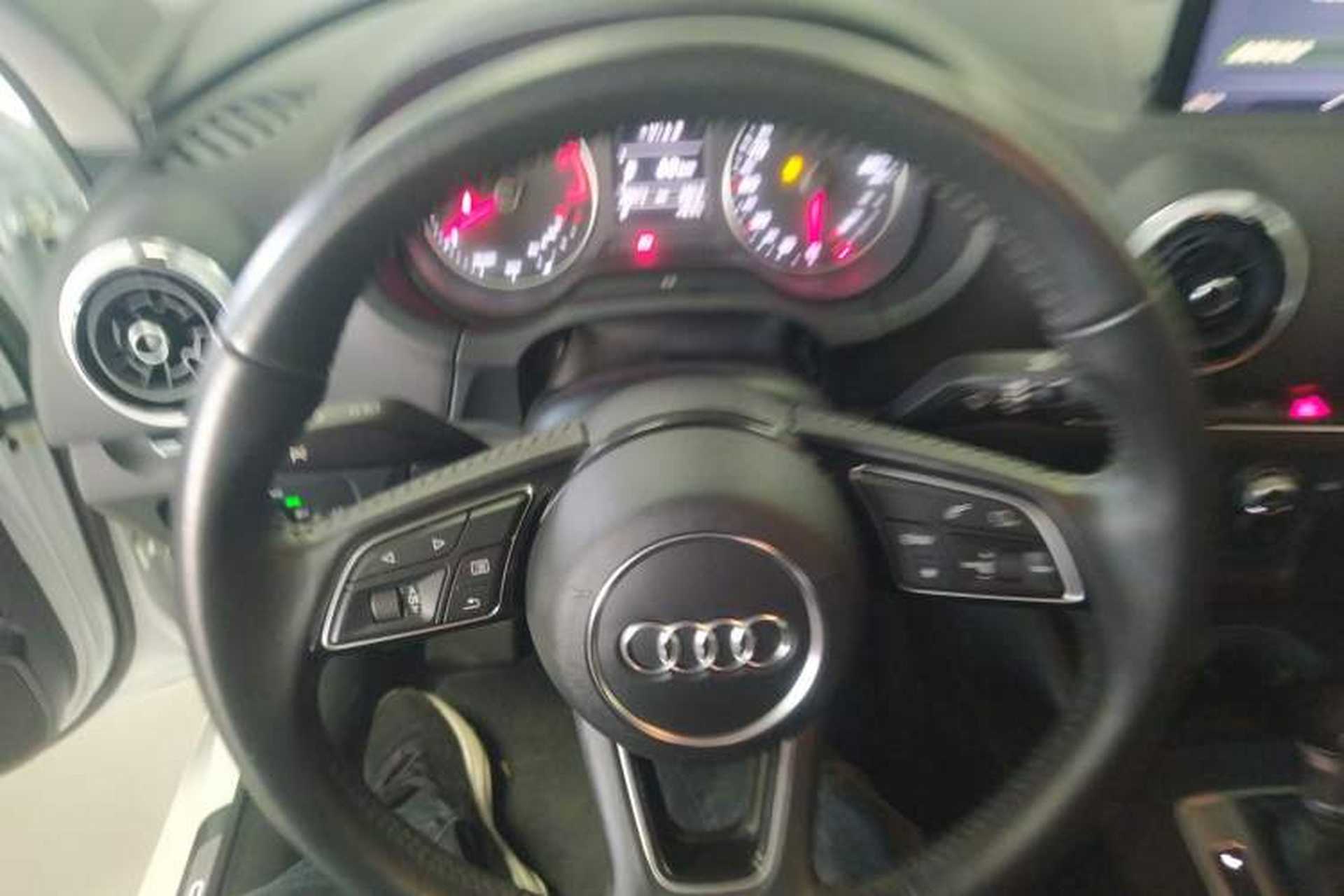 Used Audi A3 2020 Limousine 35 TFSI Fashion Edition China VI Emission Standard Steering Wheel