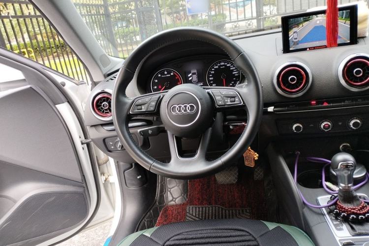 Used Audi A3 2020 Sportback 35 TFSI Fashion Edition China VI Emission Standard Steering Wheel