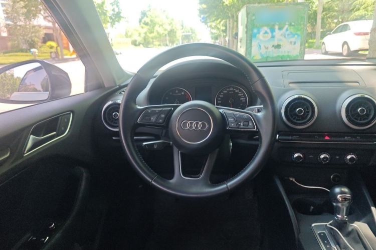 Used Audi A3 2020 Sportback 35 TFSI Fashion Edition China VI Emission Standard Steering Wheel