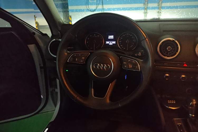 Used Audi A3 2020 Sportback 35 TFSI Fashion Edition China VI Emission Standard Steering Wheel