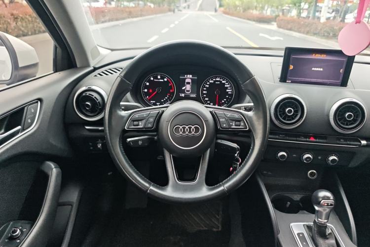 Used Audi A3 2020 Limousine 35 TFSI Fashion Edition China VI Emission Standard Steering Wheel