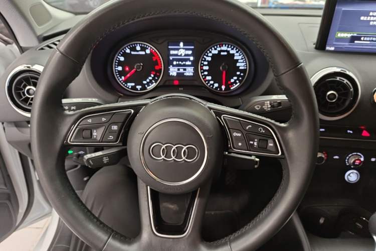 Used Audi A3 2020 Limousine 35 TFSI Fashion Edition China VI Emission Standard Steering Wheel