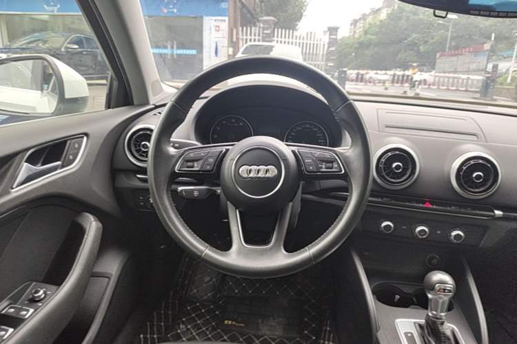 Used Audi A3 2020 Limousine 35 TFSI Fashion Edition China VI Emission Standard Steering Wheel