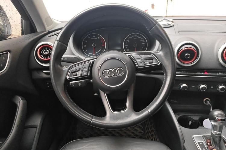 Used Audi A3 2020 Sportback 35 TFSI Fashion Edition China VI Emission Standard Steering Wheel