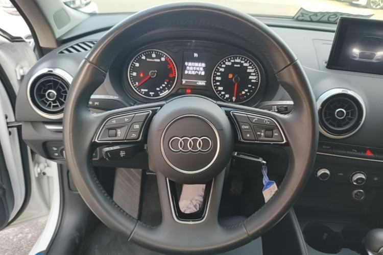 Used Audi A3 2020 Sportback 35 TFSI Fashion Edition China VI Emission Standard Steering Wheel