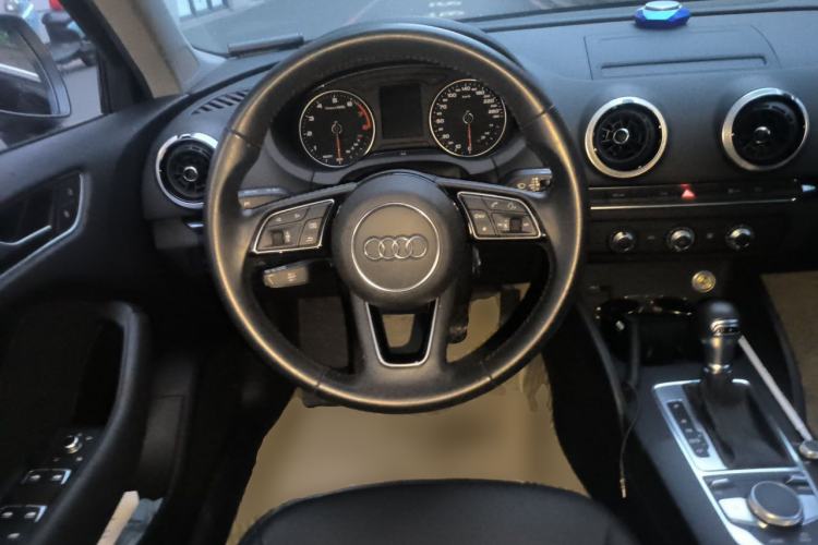 Used Audi A3 2020 Sportback 35 TFSI Fashion Edition China VI Emission Standard Steering Wheel