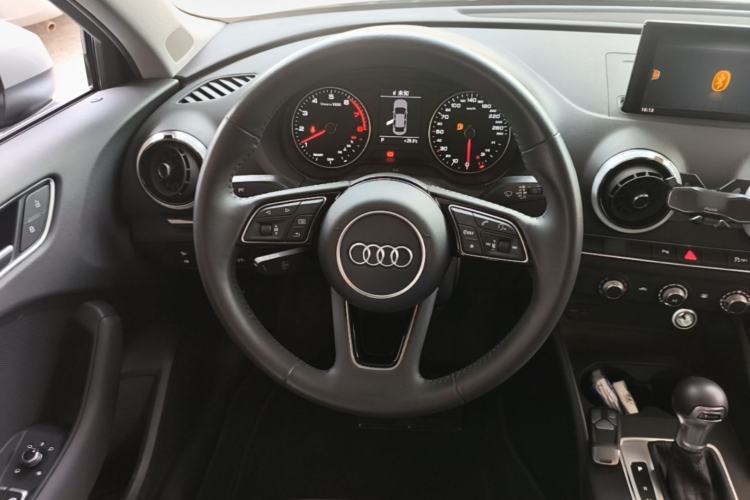 Used Audi A3 2020 Limousine 35 TFSI Fashion Edition China VI Emission Standard Steering Wheel