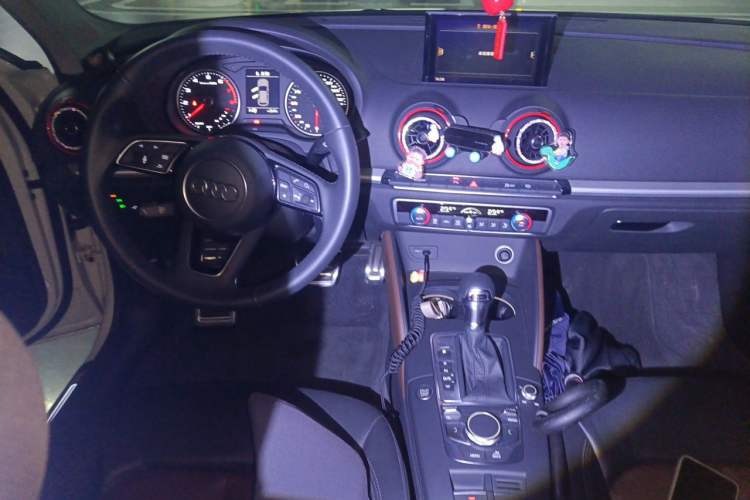 Used Audi A3 2020 Sportback 35 TFSI Style Edition China VI Emission Standard Steering Wheel